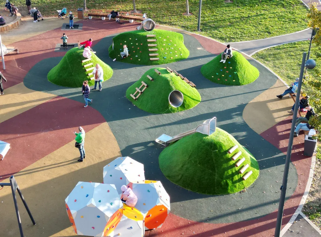 Сколько служит геопластика на детских площадках в Чехове?